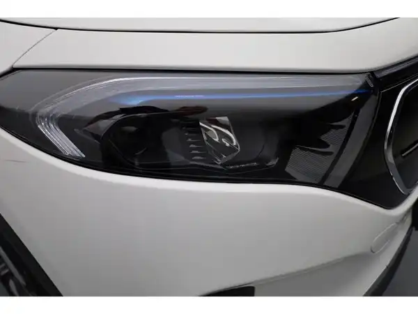 MERCEDES-BENZ EQA 250 (25/25)