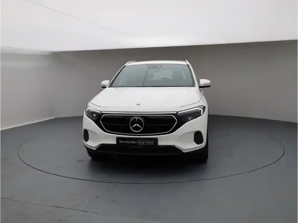 MERCEDES-BENZ EQA 250 (8/25)