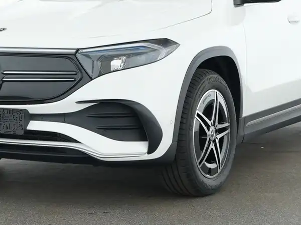 MERCEDES-BENZ EQA 250 (4/10)