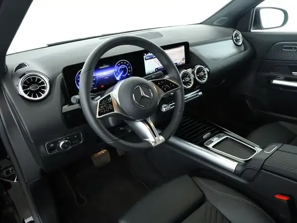 MERCEDES-BENZ EQA 300 4M (7/11)
