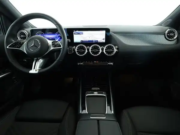 MERCEDES-BENZ EQA 300 4M (9/11)