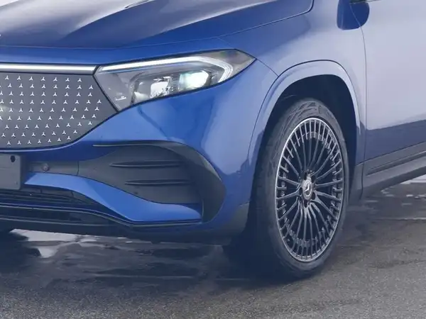 MERCEDES-BENZ EQA 300 4M (4/10)