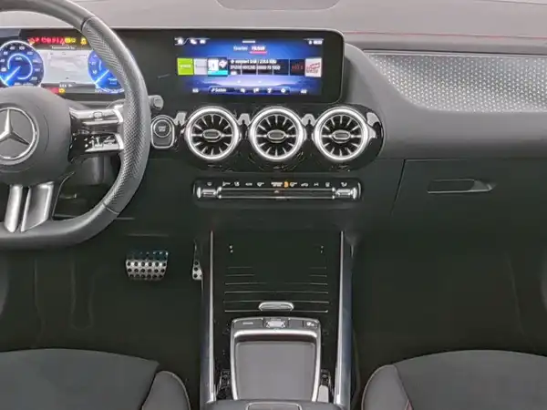 MERCEDES-BENZ EQA 300 4M (6/10)