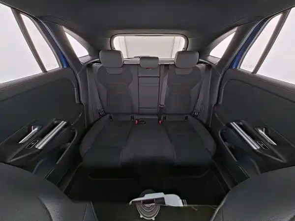 MERCEDES-BENZ EQA 300 4M (9/10)