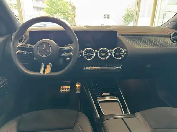 MERCEDES-BENZ EQA 300 4M (12/24)