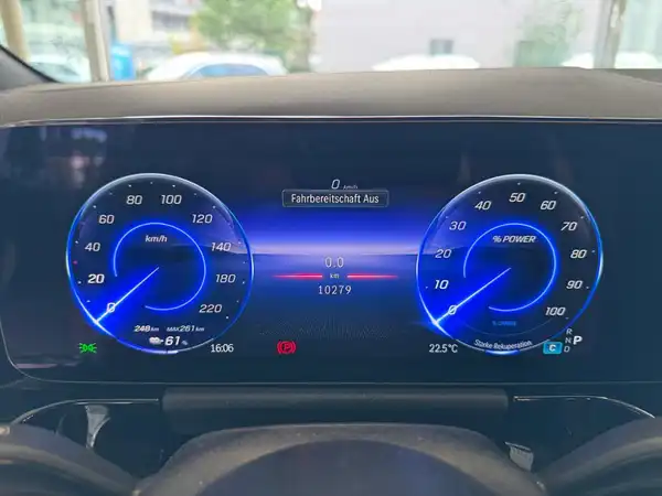 MERCEDES-BENZ EQA 300 4M (18/24)