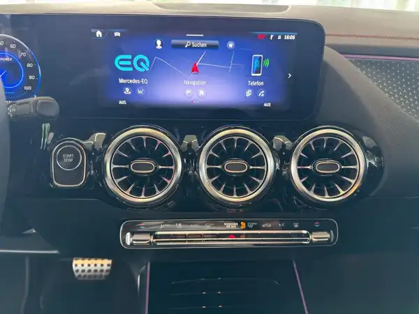 MERCEDES-BENZ EQA 300 4M (19/24)