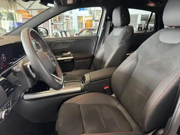 MERCEDES-BENZ EQA 300 4M (8/24)
