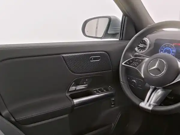 MERCEDES-BENZ EQA 350 4M (10/10)