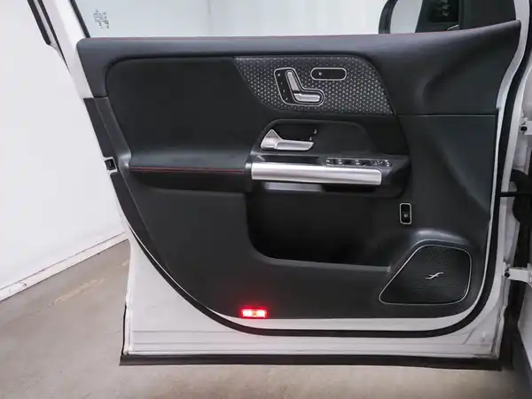 MERCEDES-BENZ EQA 300 4M (9/10)