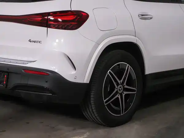 MERCEDES-BENZ EQA 300 4M (10/10)