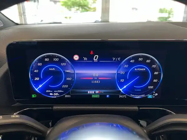 MERCEDES-BENZ EQA 300 4M (15/25)
