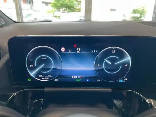 MERCEDES-BENZ EQA 300 4M (23/25)