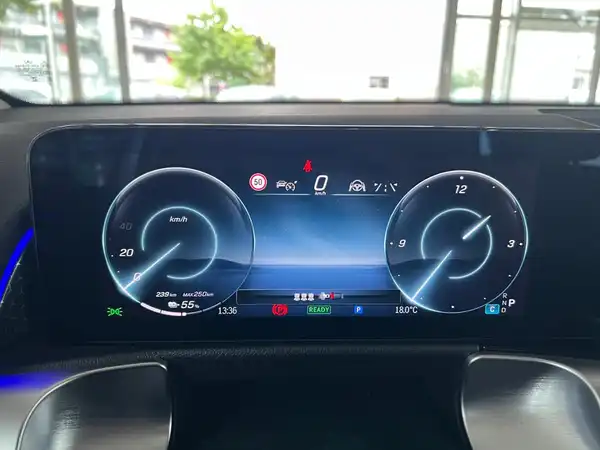MERCEDES-BENZ EQB 350 4M (23/24)