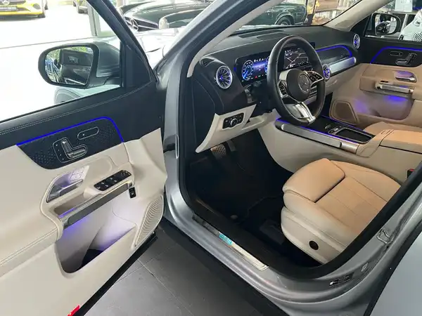 MERCEDES-BENZ EQB 350 4M (9/24)