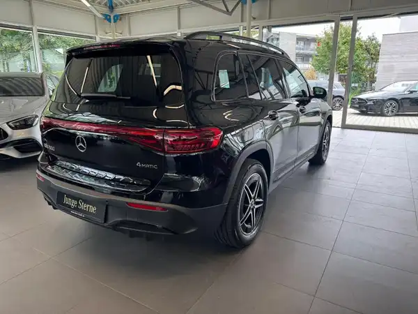 MERCEDES-BENZ EQB 300 4M (5/24)