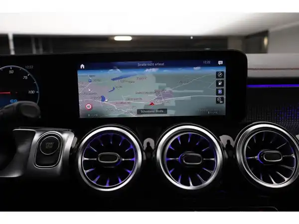 MERCEDES-BENZ EQB 300 4M (18/28)