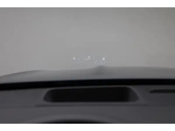 MERCEDES-BENZ EQB 300 4M (24/28)