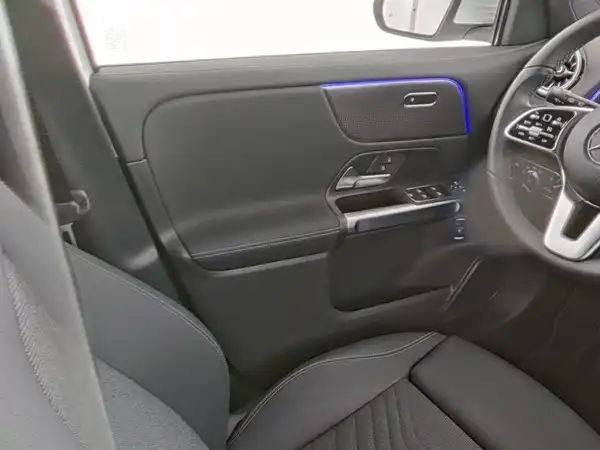 MERCEDES-BENZ EQB 300 4M (10/10)