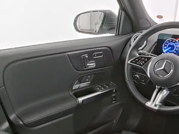 MERCEDES-BENZ EQB 300 4M (9/9)