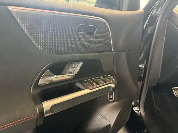 MERCEDES-BENZ EQB 250 (10/21)