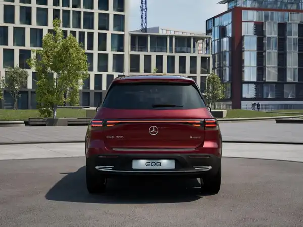 MERCEDES-BENZ EQB 300 4M (6/11)