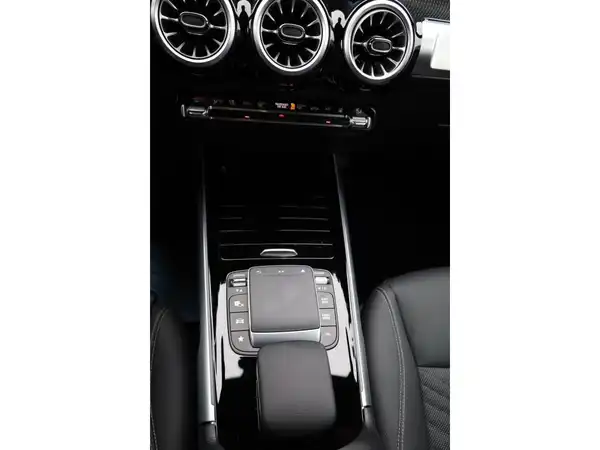 MERCEDES-BENZ EQB 250 (16/24)