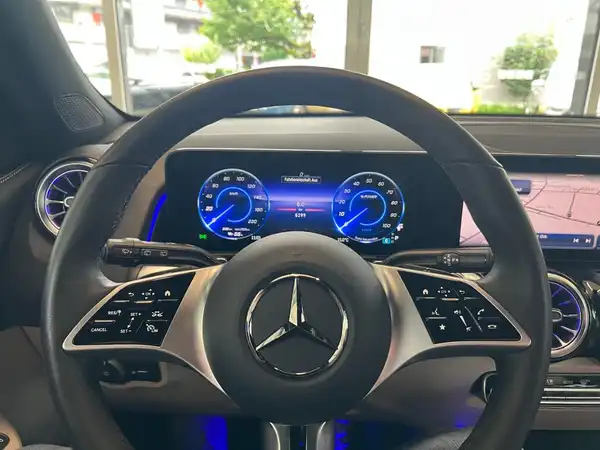 MERCEDES-BENZ EQB 300 4M (16/26)