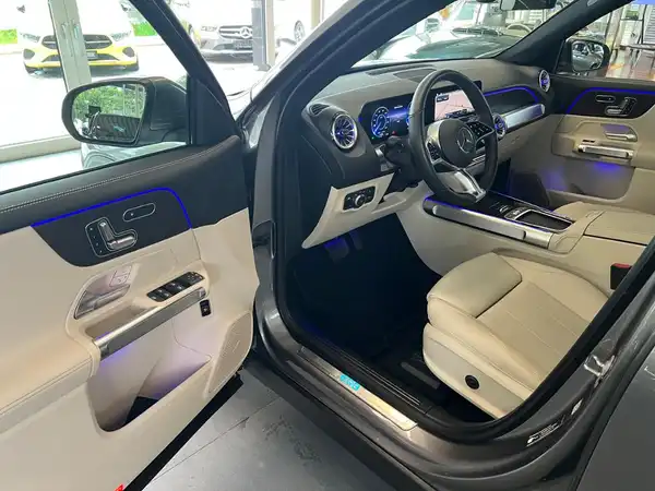 MERCEDES-BENZ EQB 300 4M (9/26)