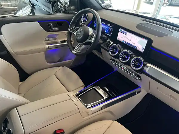 MERCEDES-BENZ EQB 300 4M (10/26)