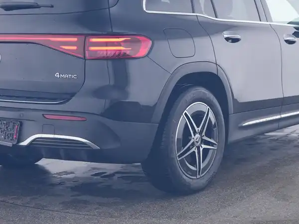 MERCEDES-BENZ EQB 300 4M (10/10)
