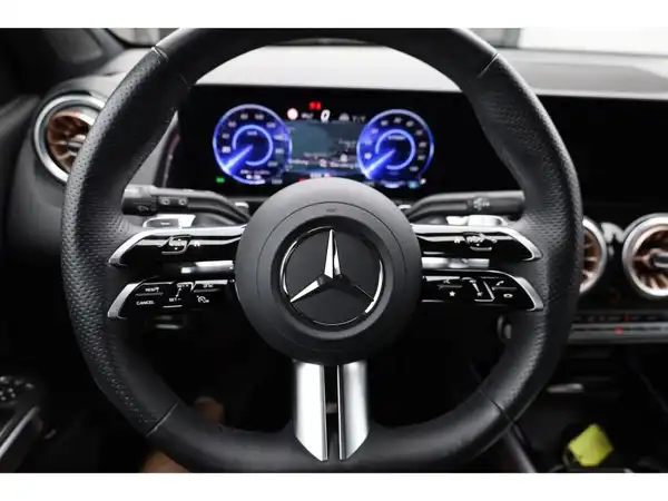 MERCEDES-BENZ EQB 300 4M (15/25)