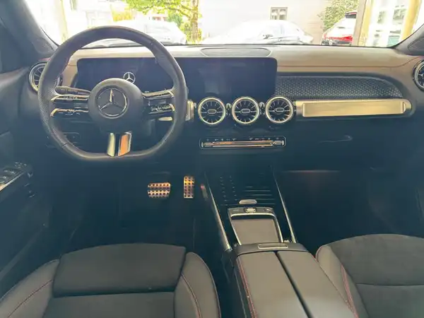 MERCEDES-BENZ EQB 300 4M (12/23)