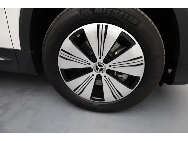 MERCEDES-BENZ EQB 300 4M (24/27)