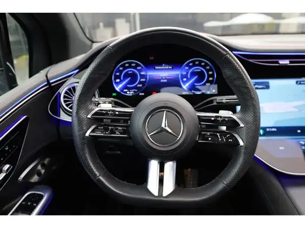 MERCEDES-BENZ EQE 300 SUV (15/27)