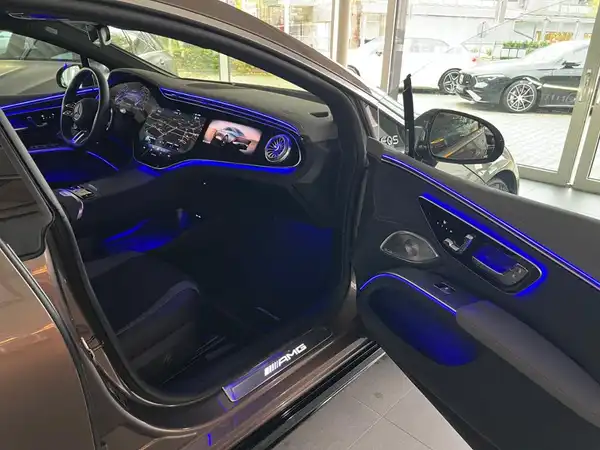MERCEDES-BENZ EQS 53 4M+ AMG (11/30)