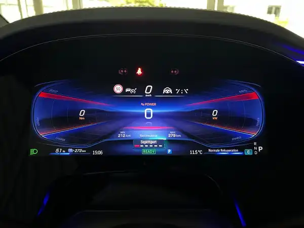MERCEDES-BENZ EQS 53 4M+ AMG (22/30)