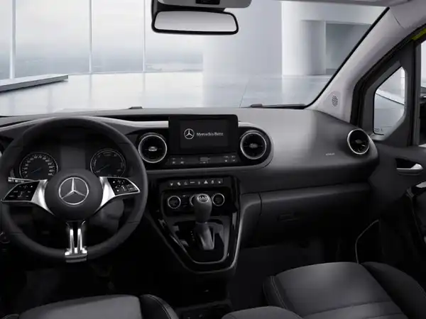 MERCEDES-BENZ EQT 200 (7/11)