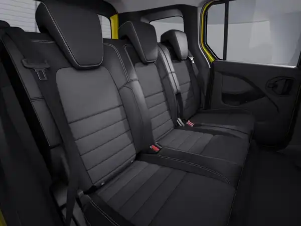 MERCEDES-BENZ EQT 200 (9/11)