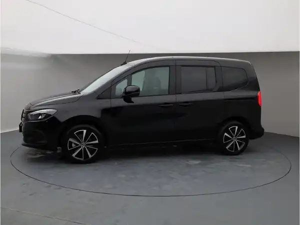MERCEDES-BENZ EQT 200 (4/25)