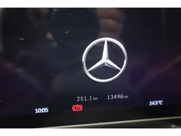 MERCEDES-BENZ EQV 300 L (11/25)