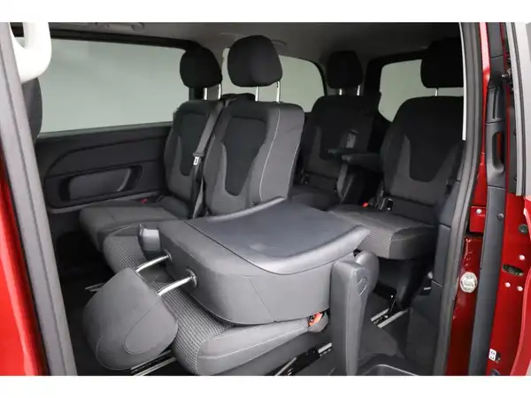 MERCEDES-BENZ EQV 300 L (17/25)