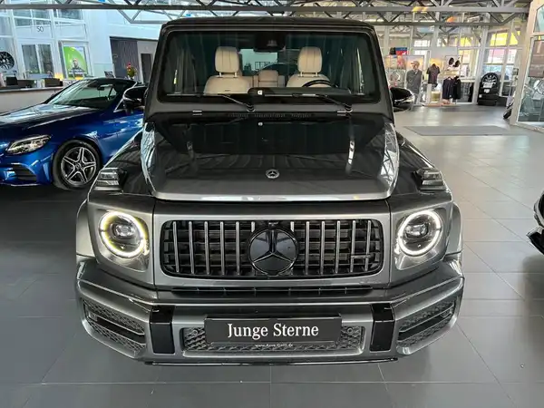 MERCEDES-BENZ AMG G 63 (3/29)