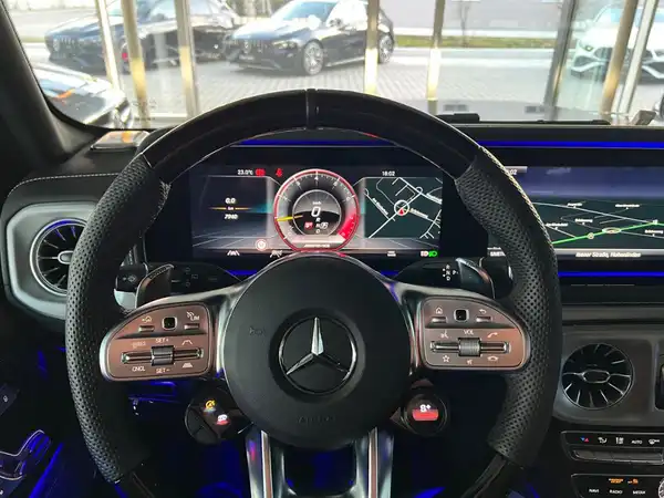 MERCEDES-BENZ AMG G 63 (25/29)