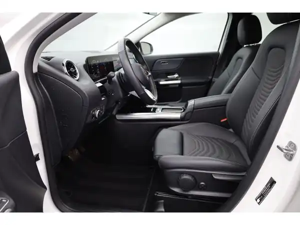 MERCEDES-BENZ GLA 220 4M (11/23)