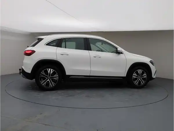 MERCEDES-BENZ GLA 220 4M (7/23)