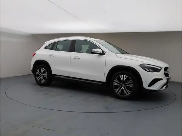 MERCEDES-BENZ GLA 220 4M (8/23)