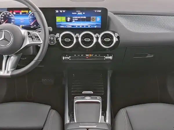 MERCEDES-BENZ GLA 220 4M (5/10)