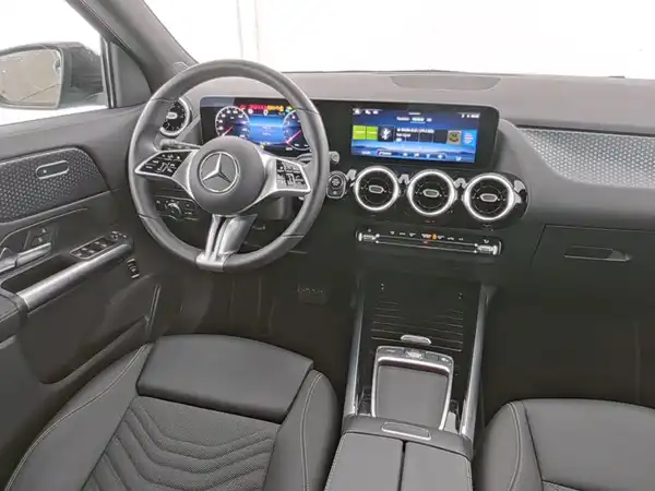MERCEDES-BENZ GLA 220 4M (6/10)