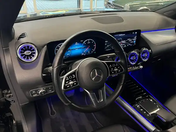 MERCEDES-BENZ GLA 220 d 4MATIC (15/27)